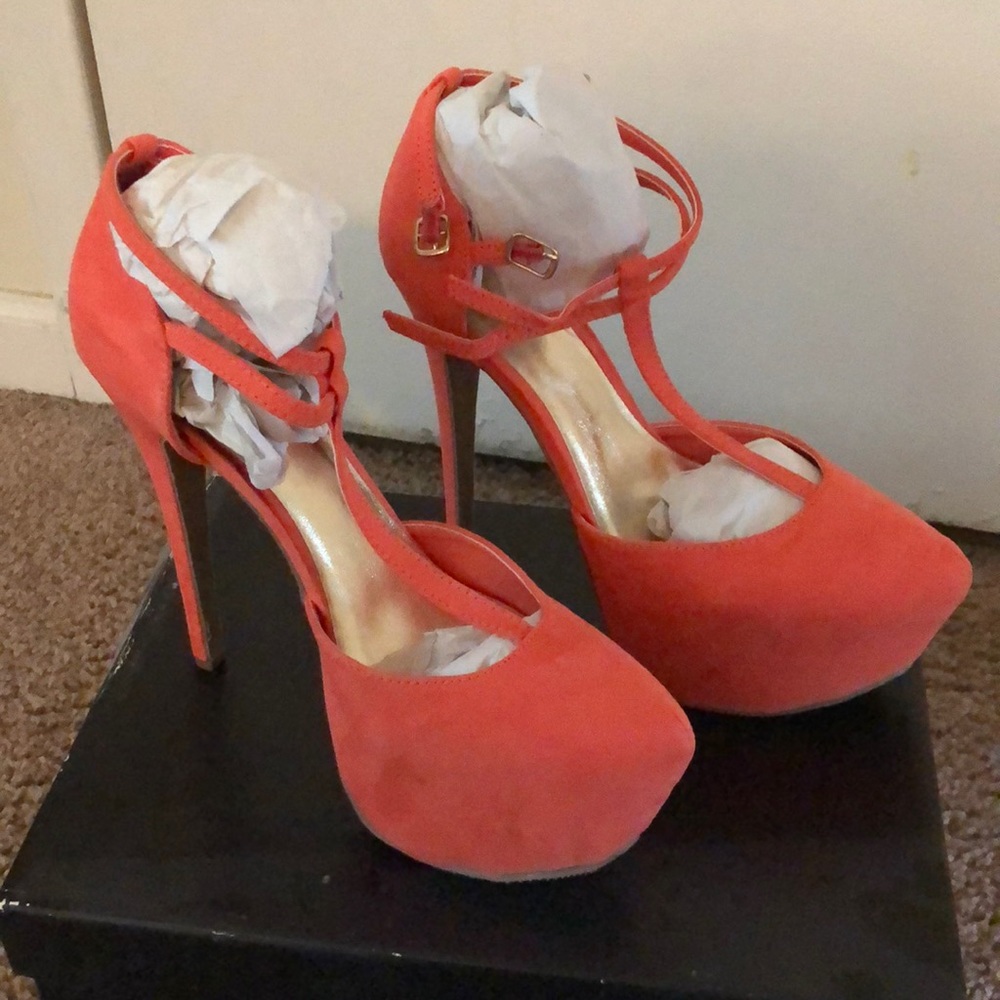 Never worn coral platform heel